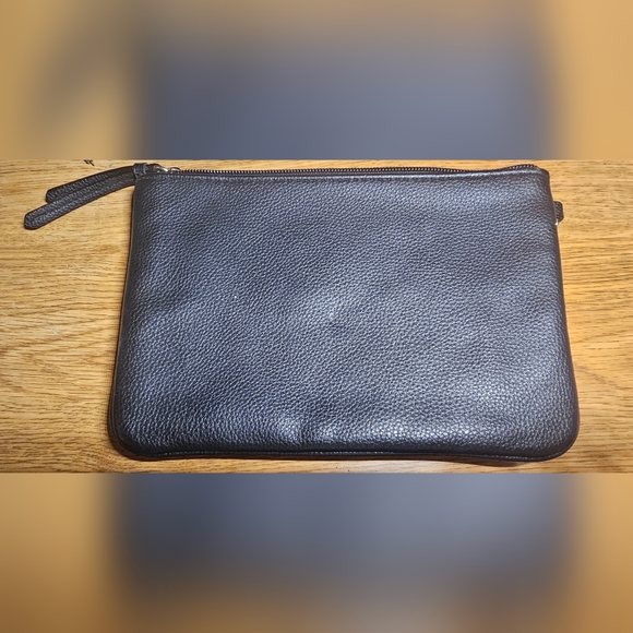 Victoria's Secret Black Embellished V-Quilt Wristlet lips, Avant-garde, sleek - Picture 6 of 6